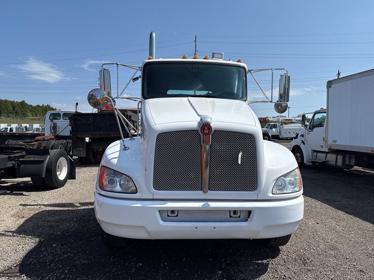 2010-kenworth-t370-image-2