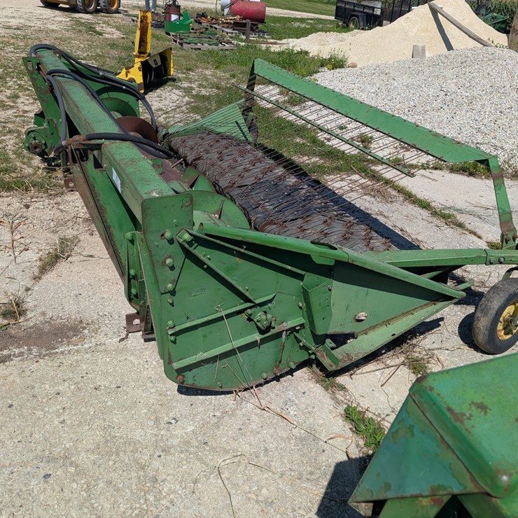 JOHN DEERE 8