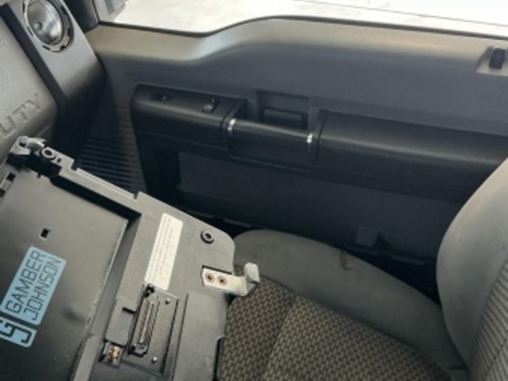 2013-ford-f550-image-21