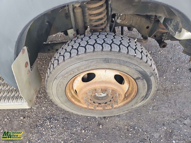 2011-ford-f550-image-12