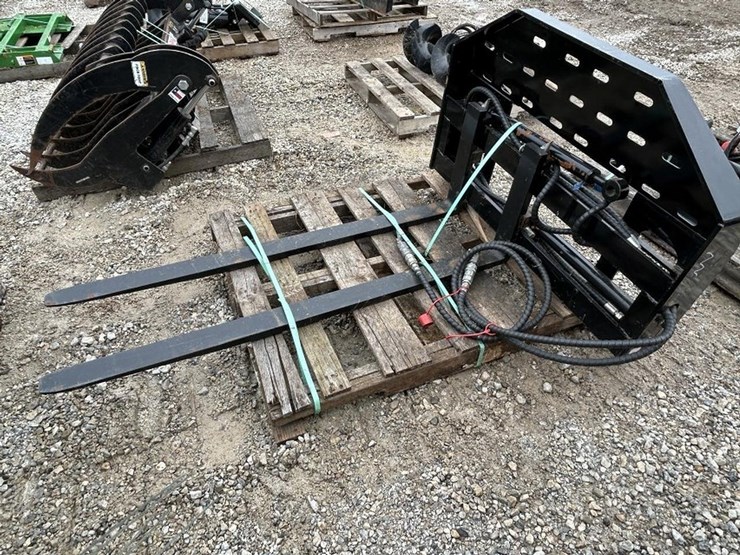 giyi-60"-side-shift-pallet-forks-image-3