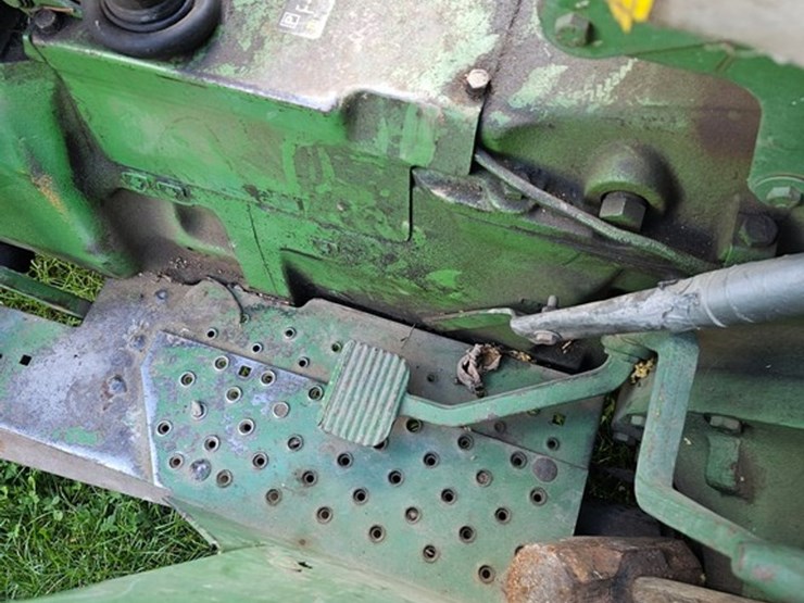 john-deere-2440-image-21