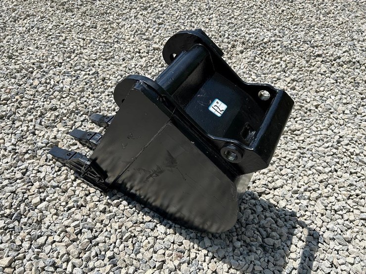12"-x-change-bucket-for-a-bobcat-excavator-image-7