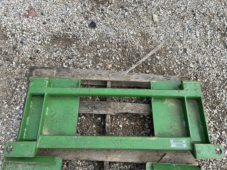 skid-steer-to-jd-50c-carrier-adaptor-image-1