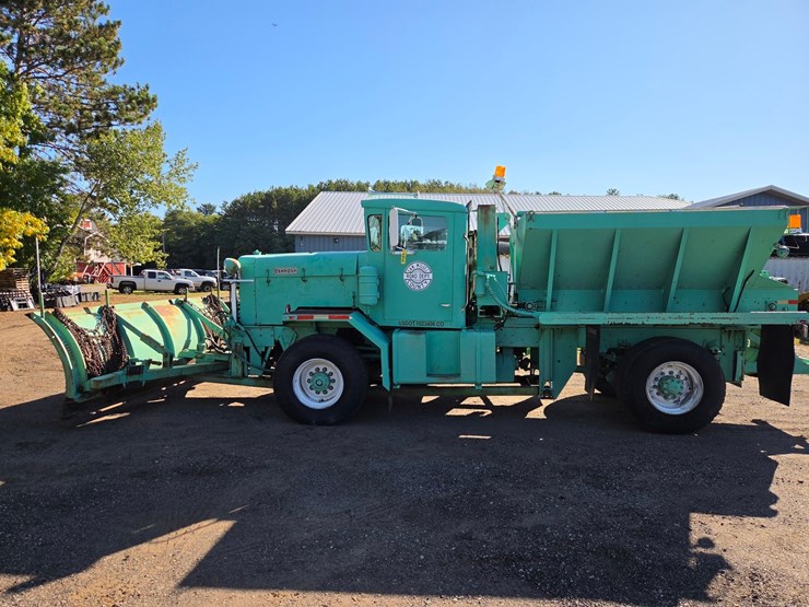 #3410-•-1974-oshkosh-p2025-1e1-plow-truck-image-2