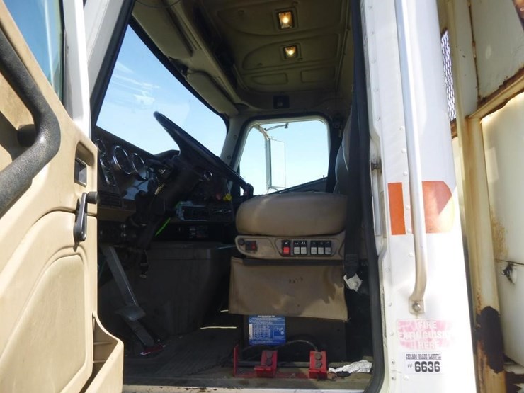 2008-international-df557-t/a-dump-truck-image-8
