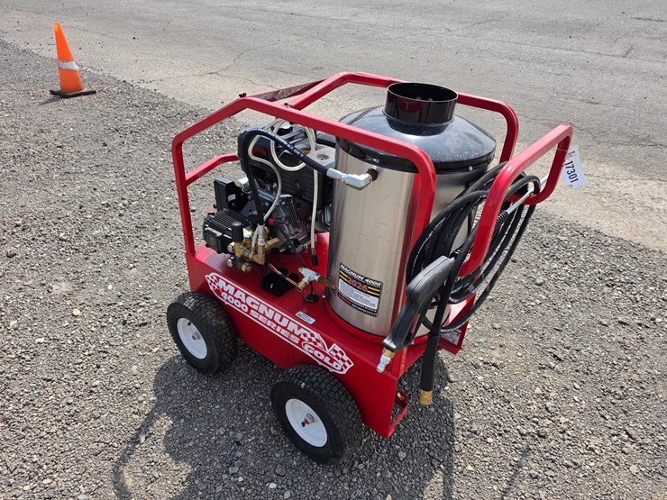 #2003-•-magnum-4000-series-hot-water-pressure-washer-w/-gas-engine,-no-batter-image-5