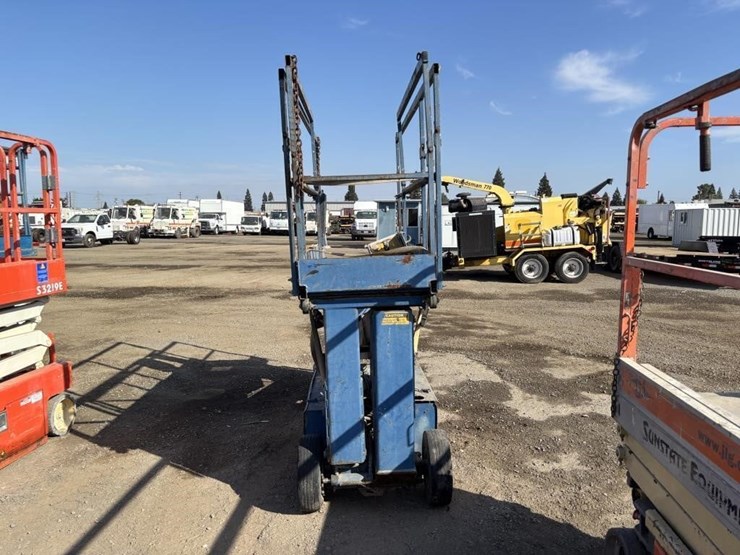 up-right-sl-20d-scissor-lift-image-6