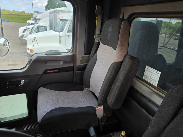 2013-kenworth-t800-image-17