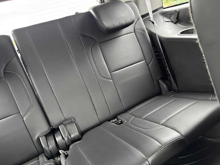 2015-chevrolet-tahoe-ltz-image-46