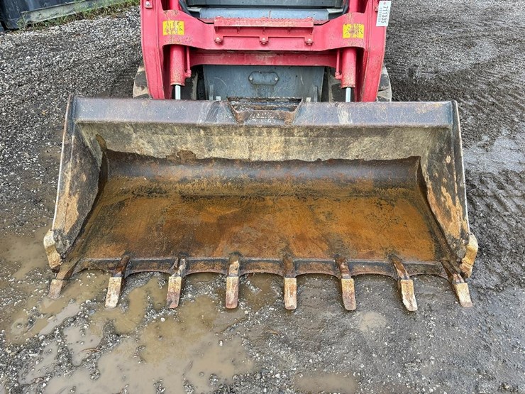 2020-takeuchi-tl8-image-9