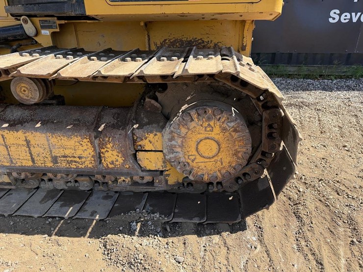 2016-caterpillar-d5k2-lgp-image-18