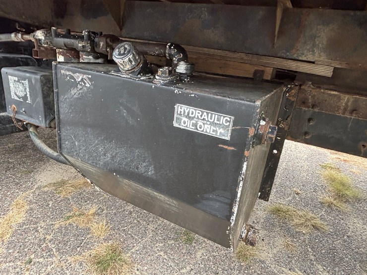 #1201-•-1999-sterling-silage-truck-(has-wi-title)-image-25