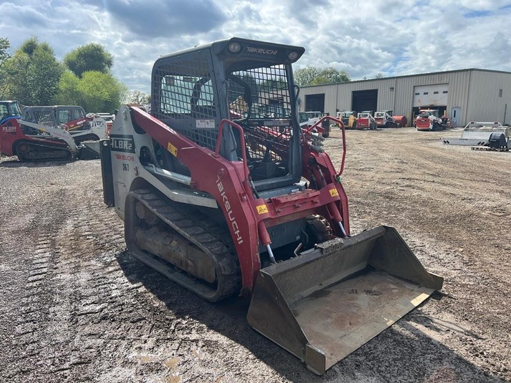 2023-takeuchi-tl8-image-10
