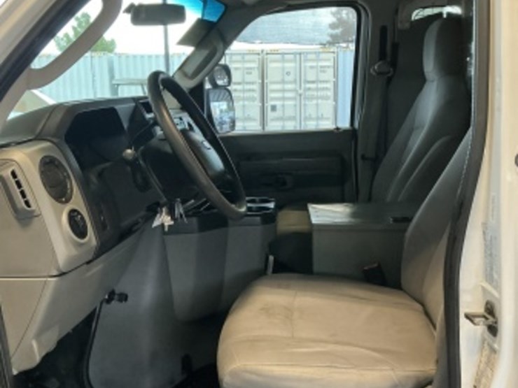2009-ford-cargo-image-24