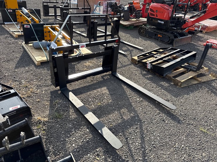 #1092-•-48"-skid-steer-pallet-forks-image-1