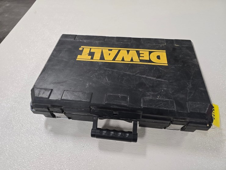 #9722-•-dewalt-d25651k-hammer-drill-image-9