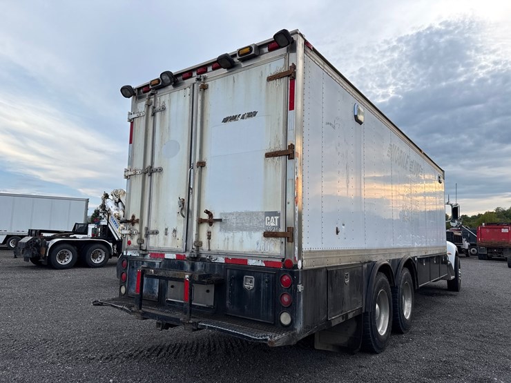2007-peterbilt-340-image-7