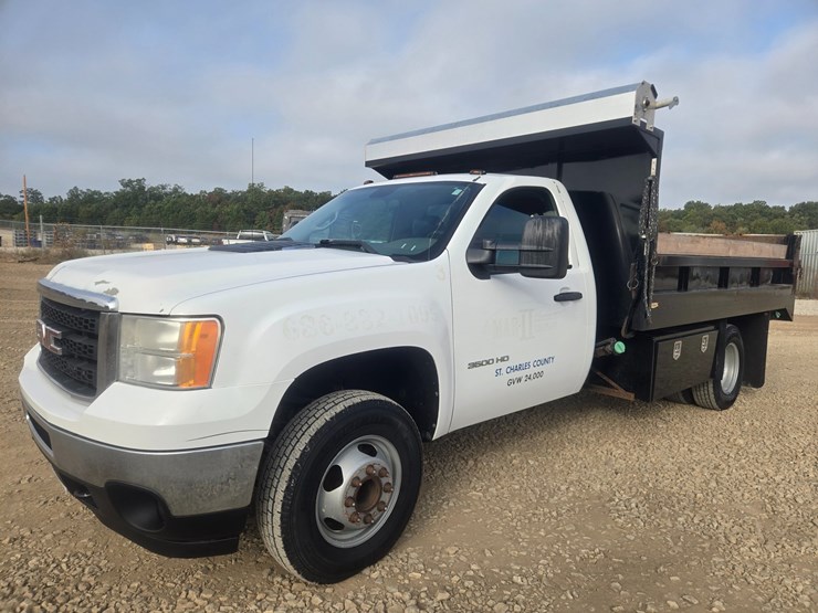 2013-gmc-sierra-3500-image-2