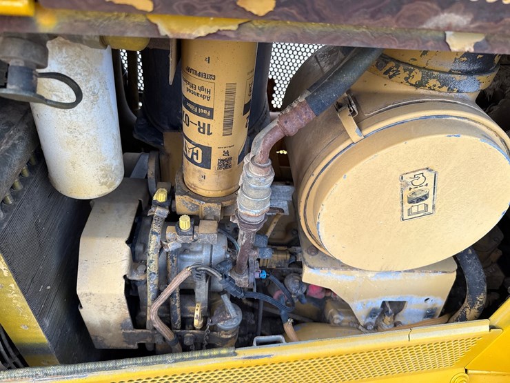 caterpillar-d6n-image-12
