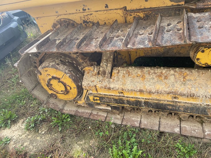 2005-caterpillar-d3g-xl-image-19