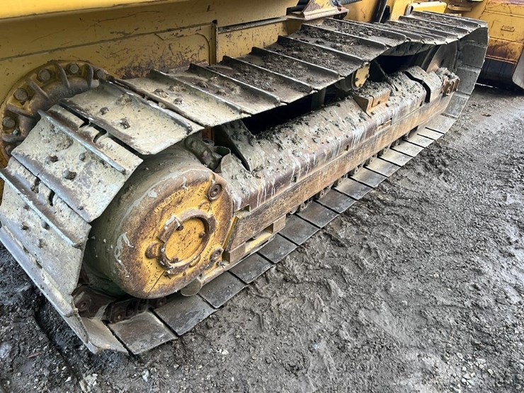 2004-caterpillar-d3g-xl-image-15