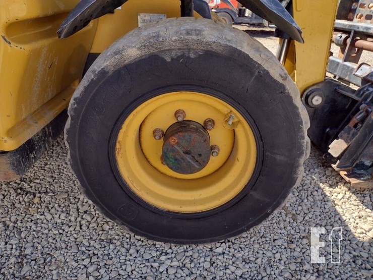 2011-caterpillar-th255-image-24