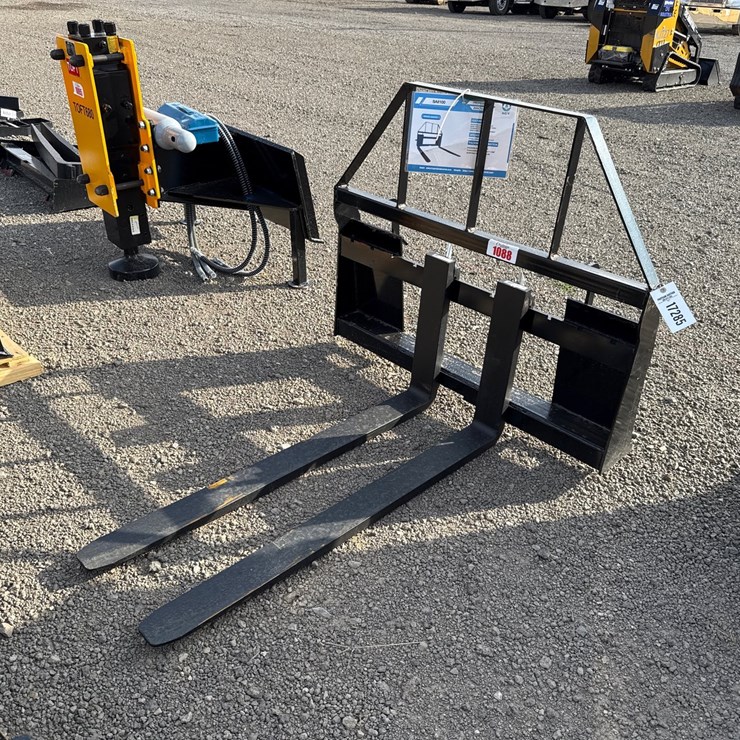 #1088 • 48" SKID STEER PALLET FORKS
