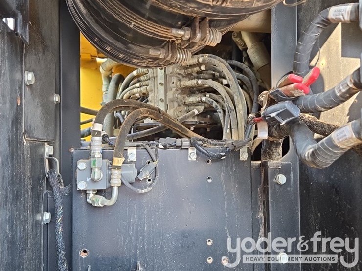 2019-deere-210g-lc-image-29