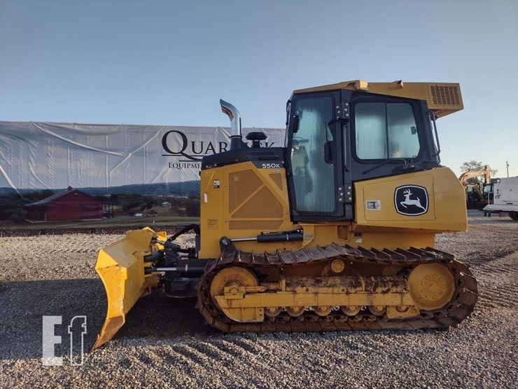 2023-deere-550k-lgp-image-1