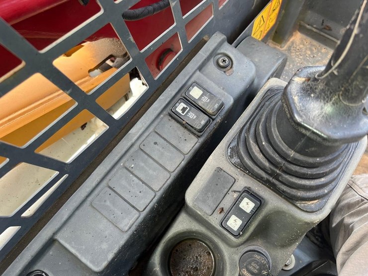 2020-takeuchi-tl8-image-23