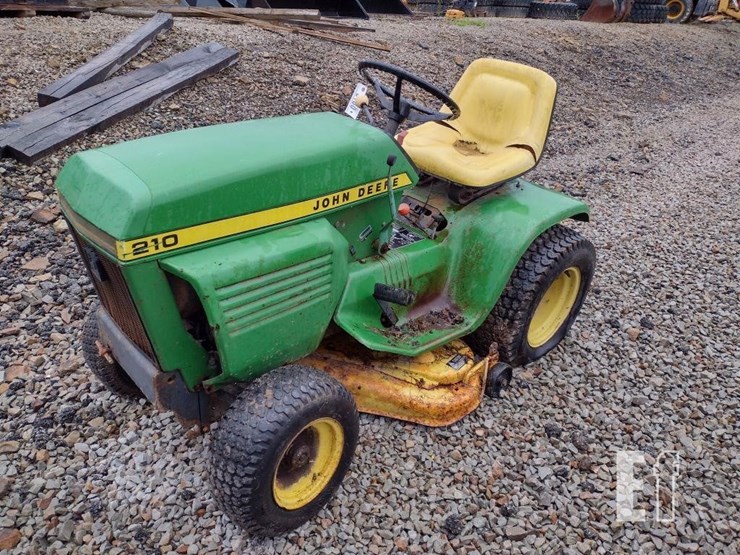 john-deere-210-image-2