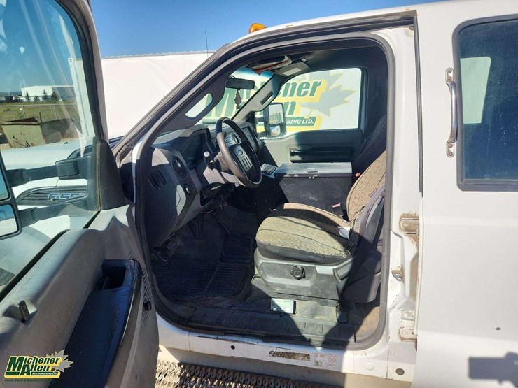 2011-ford-f550-image-13