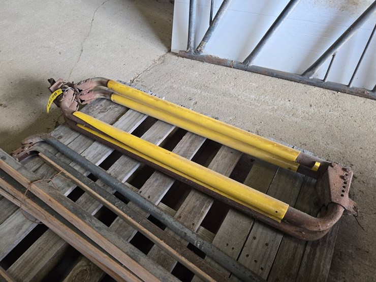#9761-•-human-stanchions-image-4