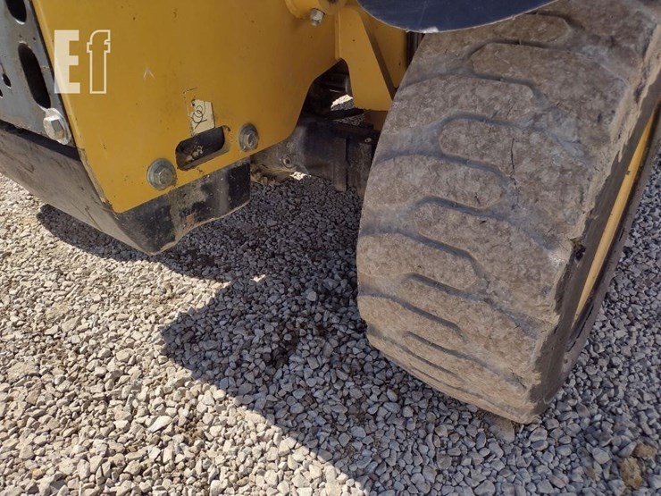 2011-caterpillar-th255-image-28