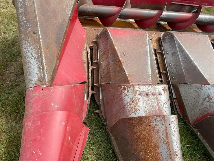 #1325-•-case-1063-(6)-row-corn-head-image-17