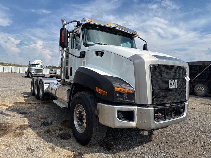 2017-caterpillar-ct660-image-3