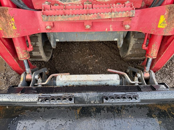 2020-takeuchi-tl8-image-10