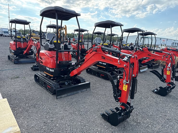 #1073-•-2026-tpm-18hh-mini-excavator-image-2