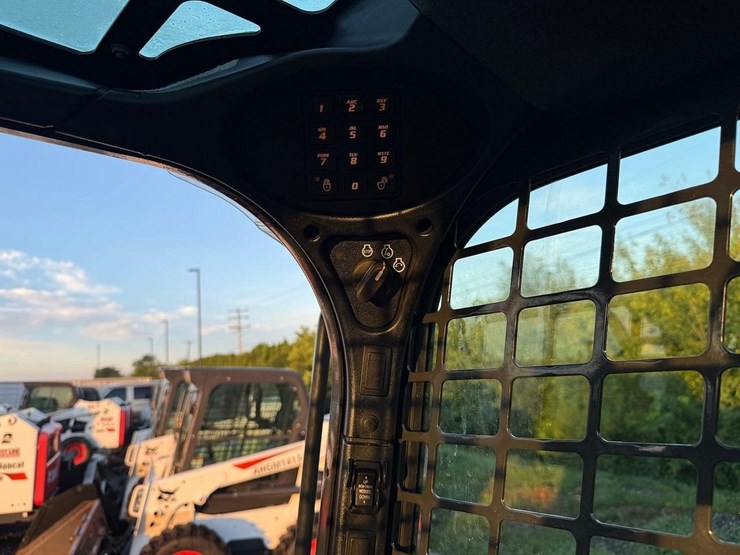 2018-bobcat-s550-image-22