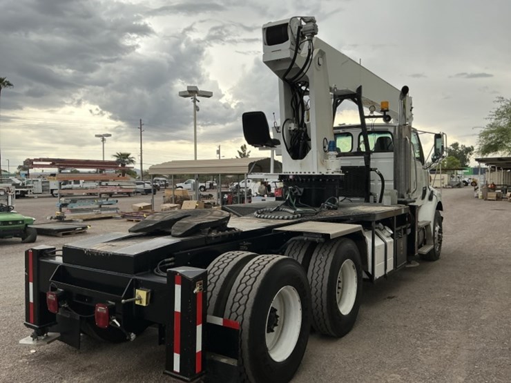 2007-sterling-lt9500-image-5