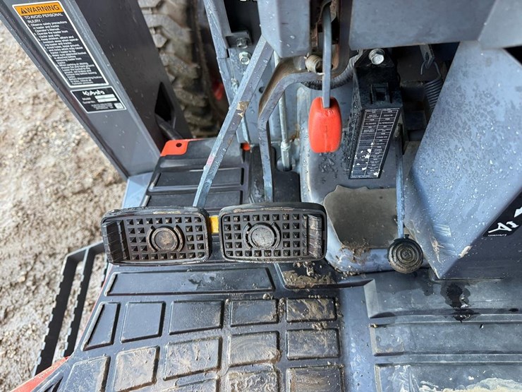 2019-kubota-l47-image-26