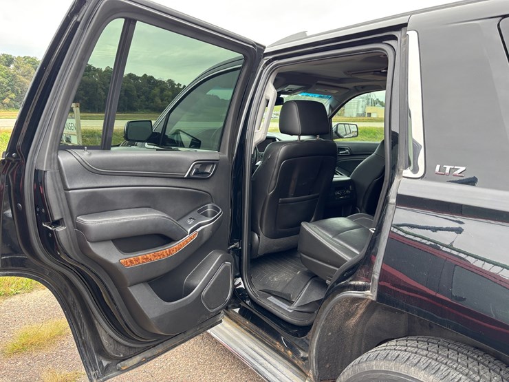 2015-chevrolet-tahoe-ltz-image-37