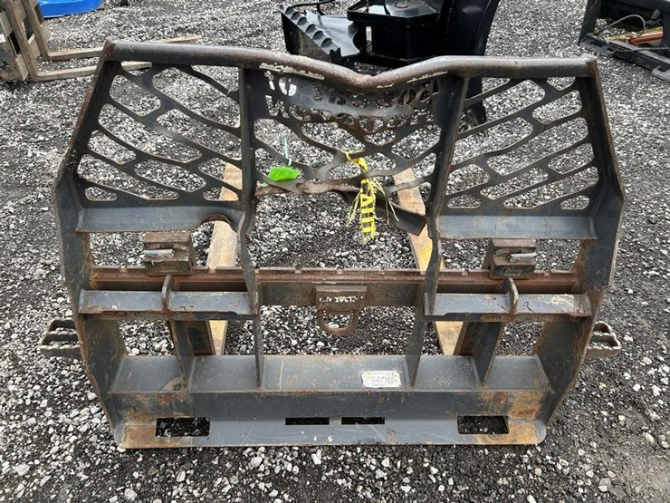 bobcat-48"-hd-skid-steer-pallet-forks-image-3
