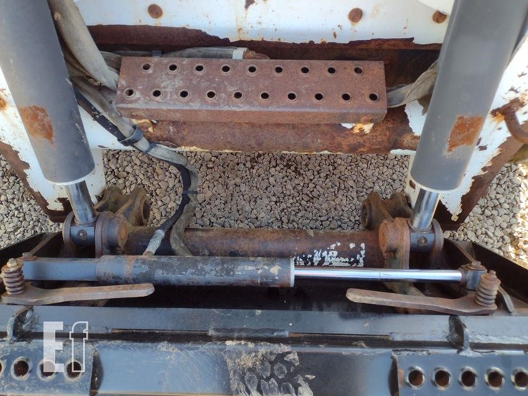 2009-bobcat-s250-image-20