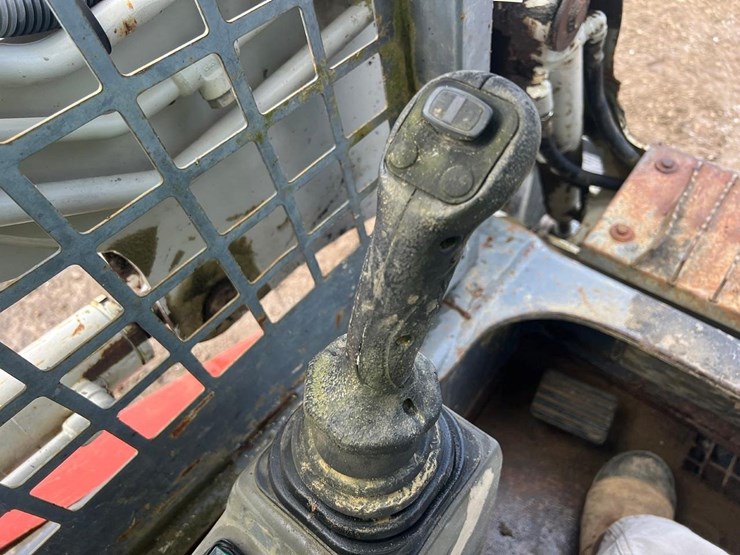 2011-takeuchi-tl230-image-21