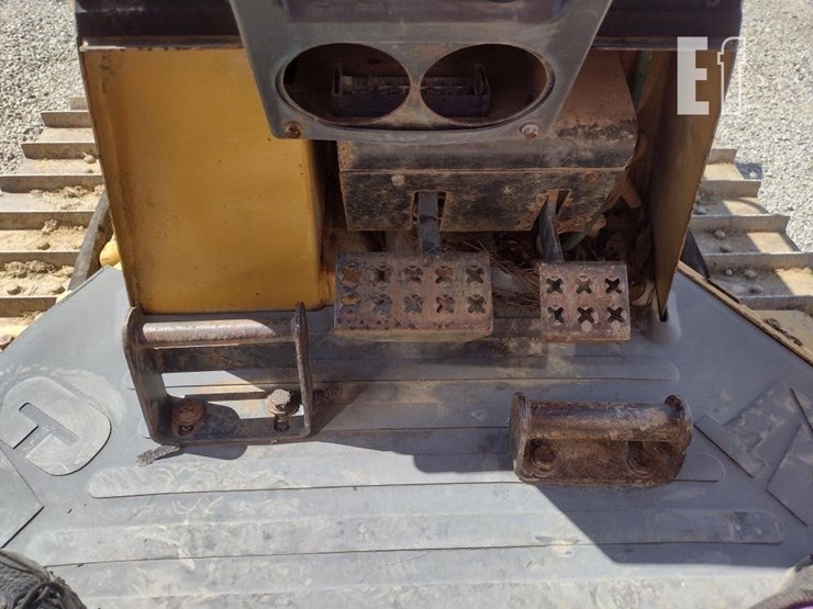 2003-caterpillar-d4g-xl-image-9