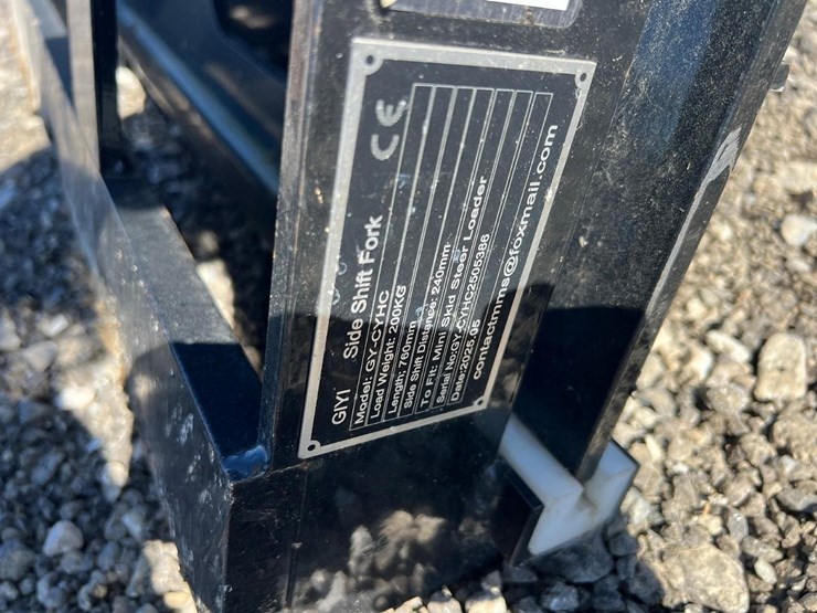 giyi-mini-skid-steer-side-shift-fork-frame-image-5