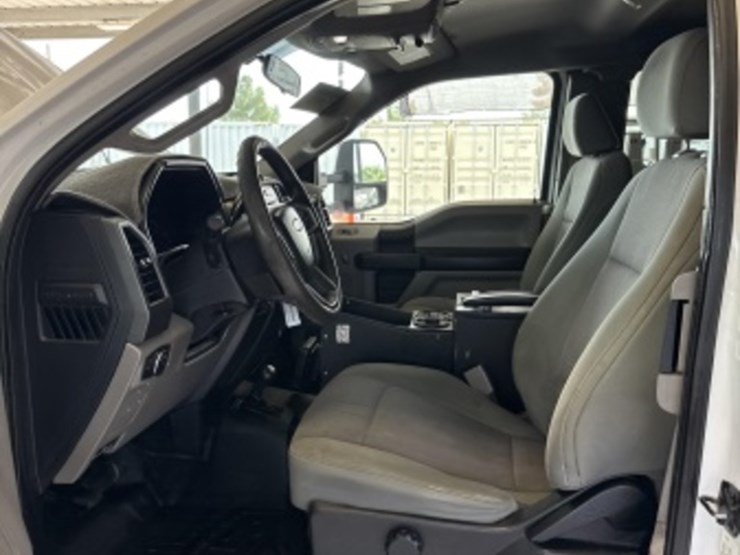 2019-ford-f550-image-28