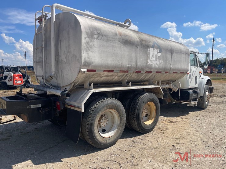 2001-international-4900-t/a-water-truck-image-3